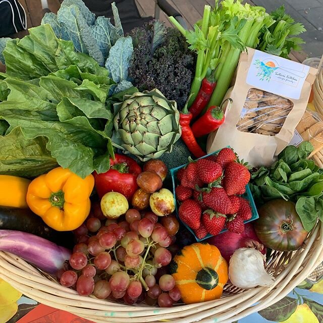 Today is the last day of the Farmers&rsquo; Market for the season! Stop by and enter to win the $200 market basket! The drawing will be at 7:30pm! 🥕🍇🍓🥦
&bull;
&bull;
&bull;
Thank you for supporting the local farmers! 💗
#santanarow #farmersmarket