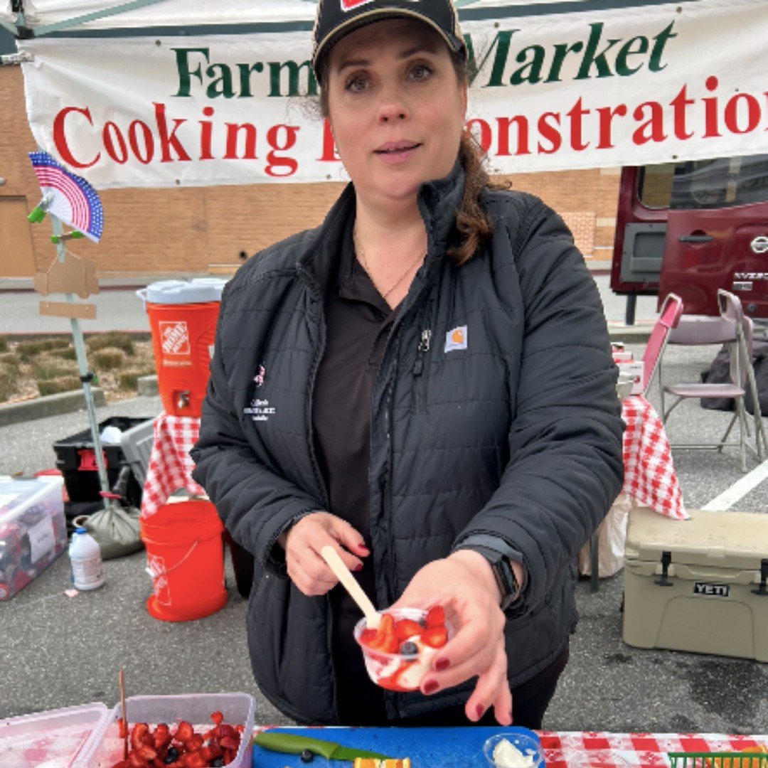 The red, white, and blue sundaes are a big hit today at market! Many are getting ready for 4th of July tomorrow by stocking up on all the festive essentials for potlucks and bbqs!
Happy 4th of July! We will also be open Saturday, July 5th!
.
.
.
.