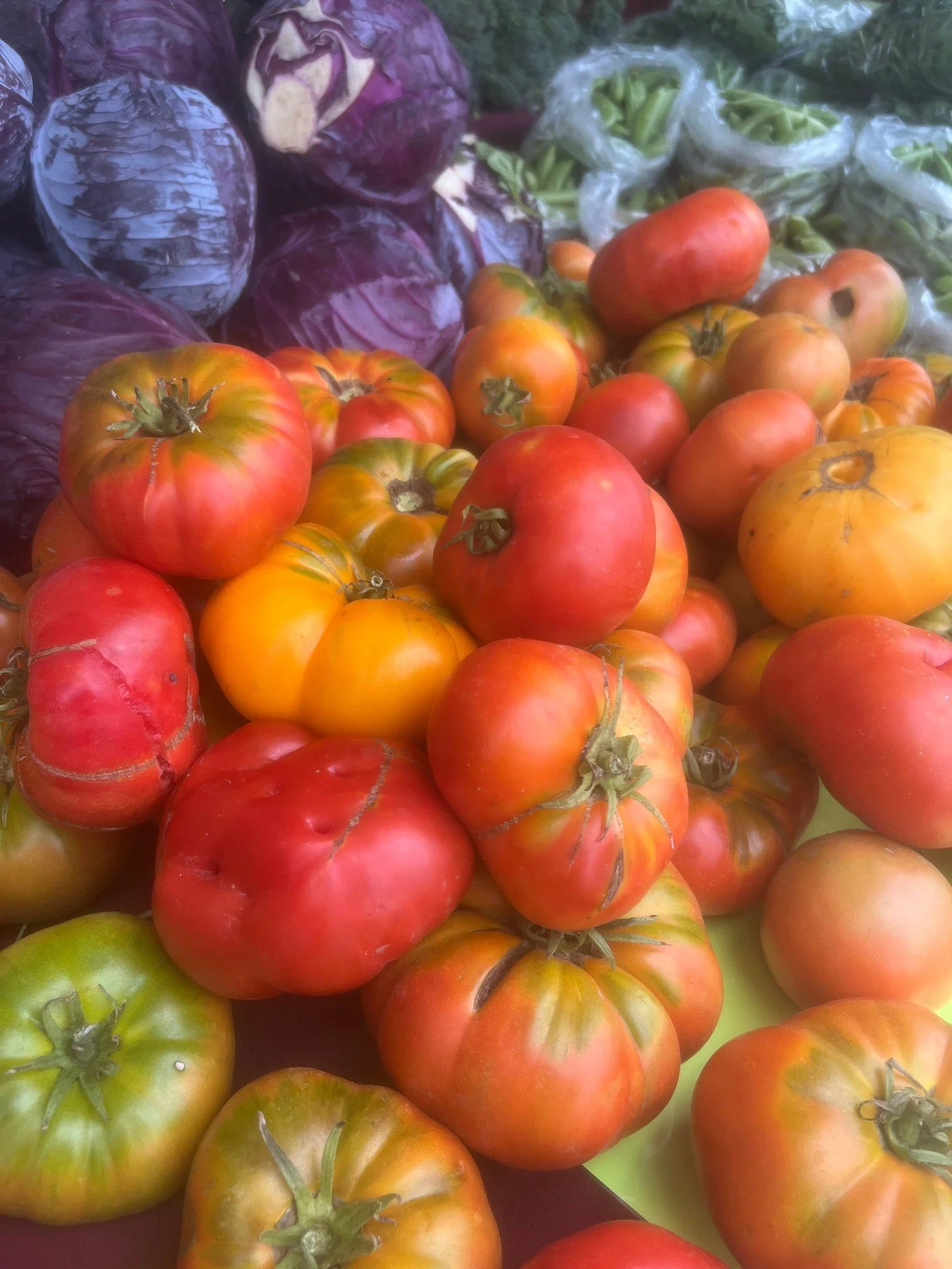 So much to love ❤️ about the summertime at the farmers’ market! Head to market for fresh seasonal hand-picked produce every Sunday from 9am-1pm! What’s your favorite summer veggie and summer fruit?