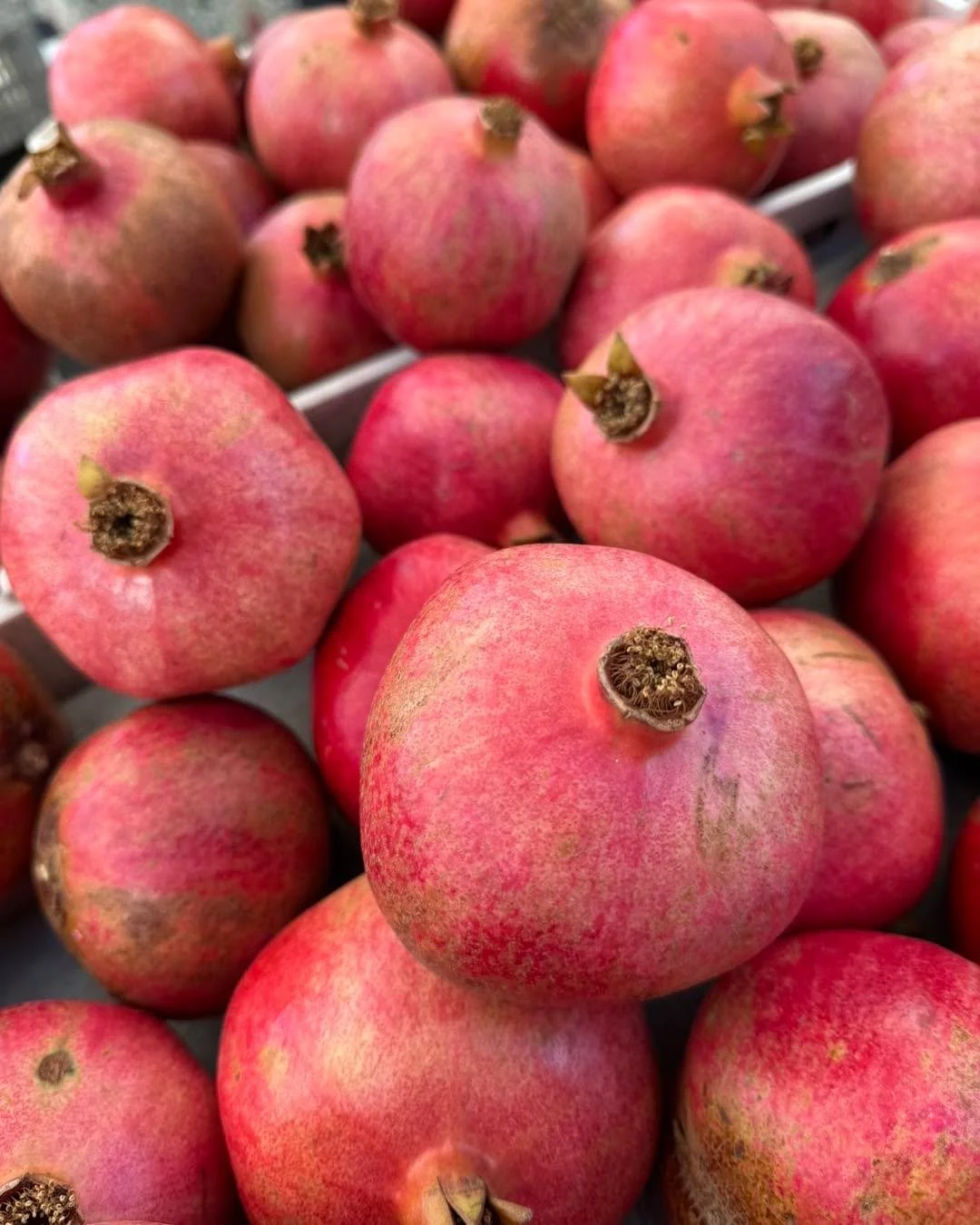 Pomegranates are in season!  They are antioxidant-rich and a wonderful addition to salads and healthy snack options!  cruise through market and find loads of seasonal produce and more every Sunday till 1pm!