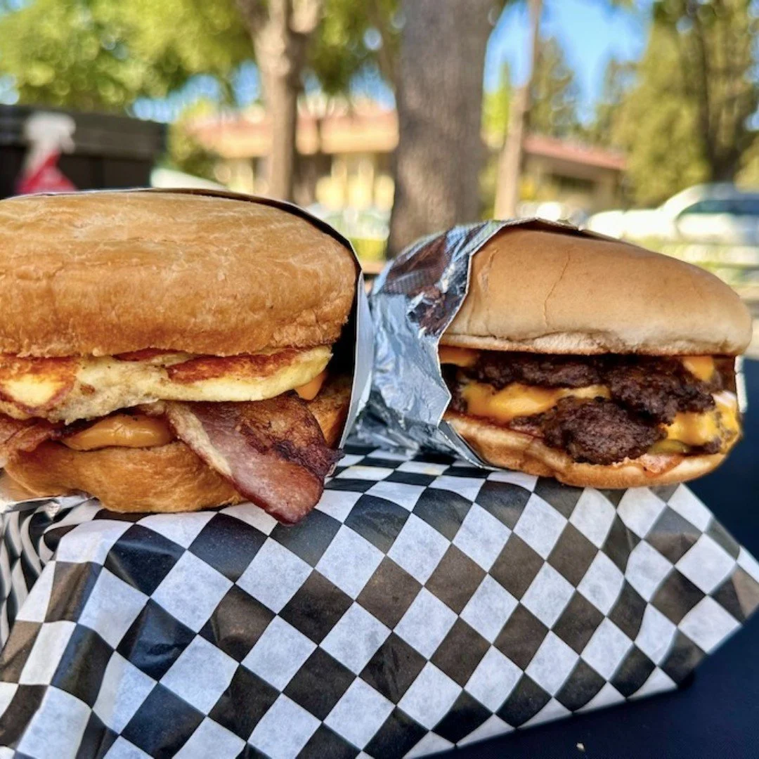 🍔 Smash hit alert!  @chefjeffssmashburger  sizzling up fresh-off-the-grill burgers at the market!  Their signature house-made sauce is incredible!  Check out these signature smash burgers on your next trip to the farmers' market!  Come hungry. Leave