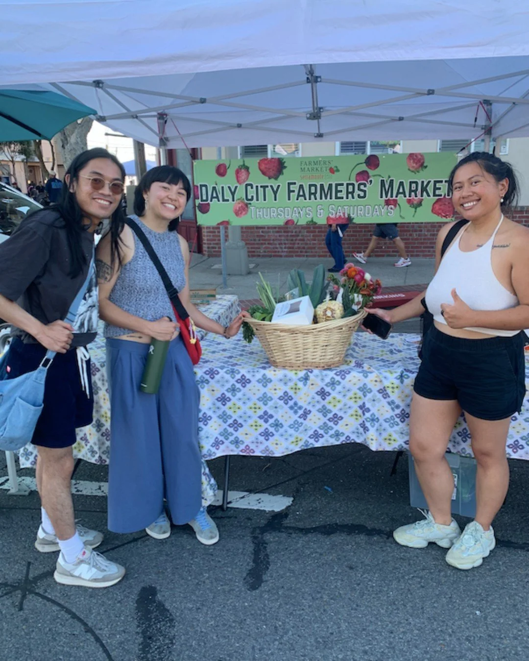 We had a great time at the Top of the Hill Festival last Saturday! We raffled off 2 amazing market baskets. Congratulations to the lucky basket winners! Resendiz, Swank, Rodriguez, West Flowers, & Rusty's Honey were there with the freshest local