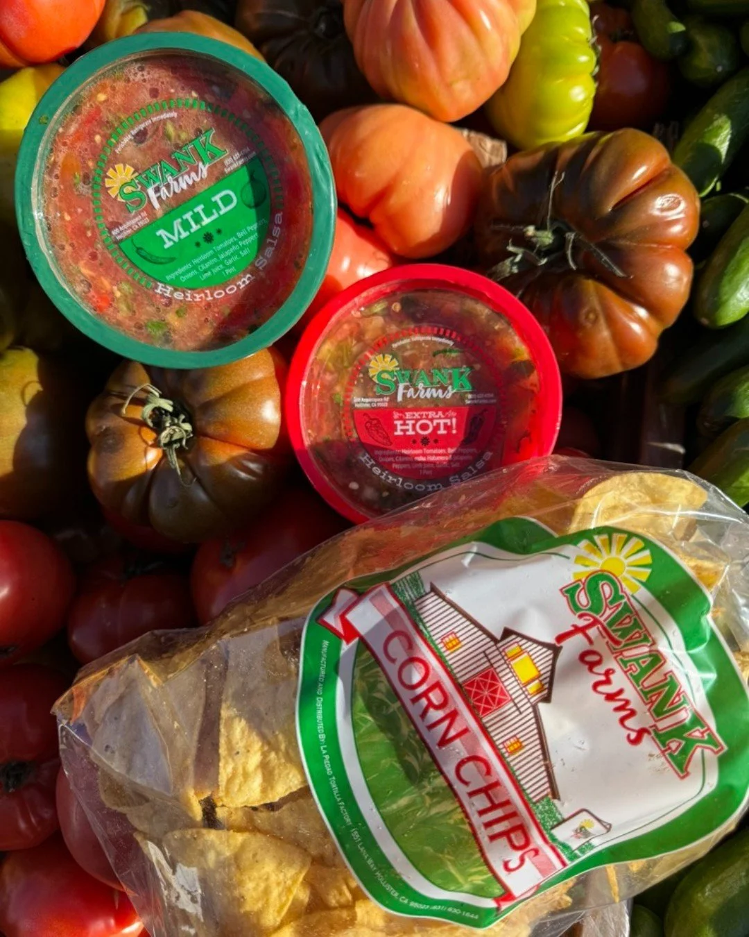 🏈Gear up for the Super Bowl with fresh ingredients from the market. �🍅Salsa from Swank Farms will add a spicy kick to a "Build Your Own Taco" bar and chips and guac.... yes please!

🥦A veggie tray with a variety of dips and hummus adds a