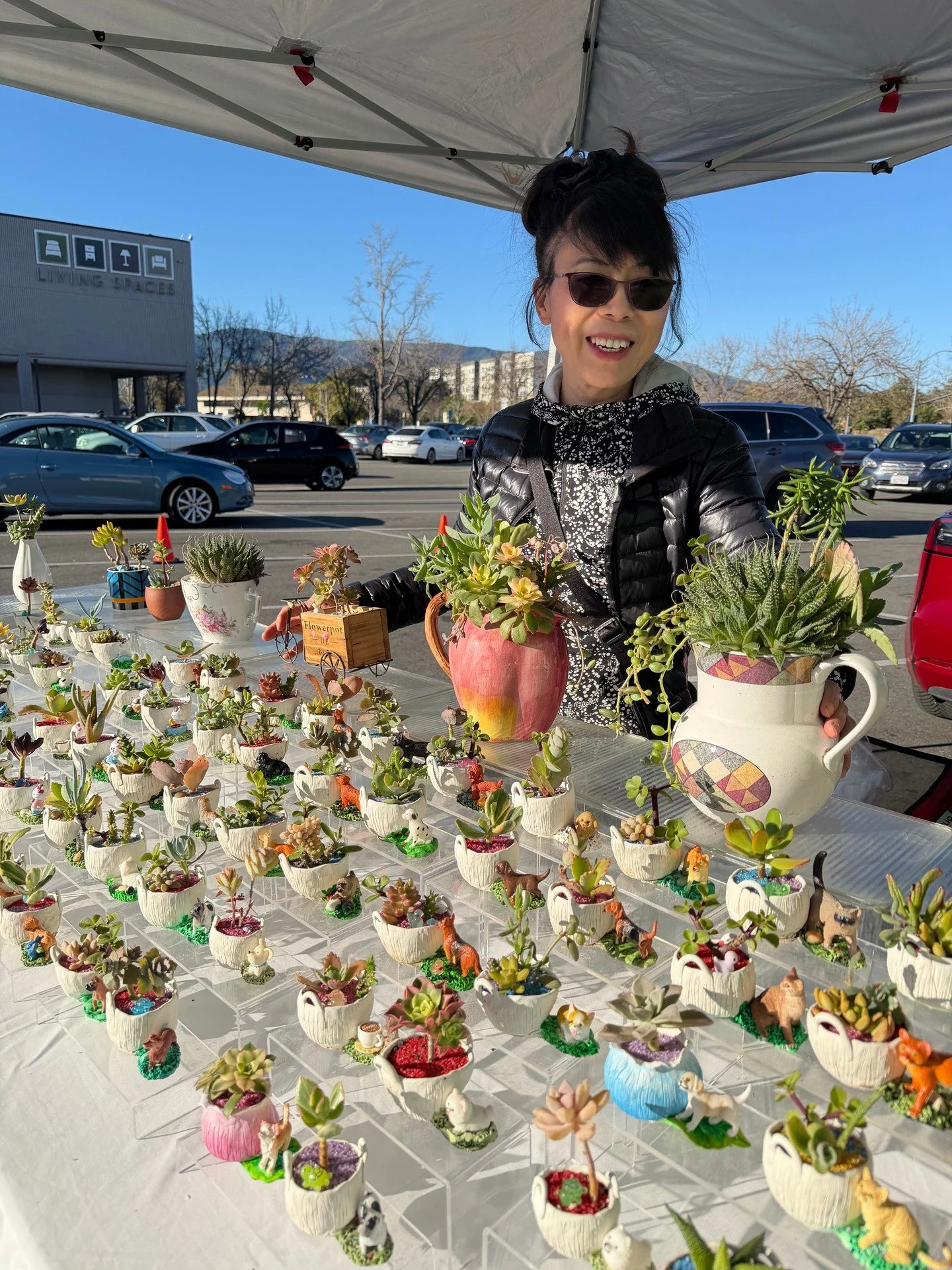 Happy International Womens Day! Women weave the fabric of strength, perseverance, dedication, and nurture in their communities! Thank you to the women show up year after year! 
.
.
#oakridgefarmersmarket #womensday #womeninag