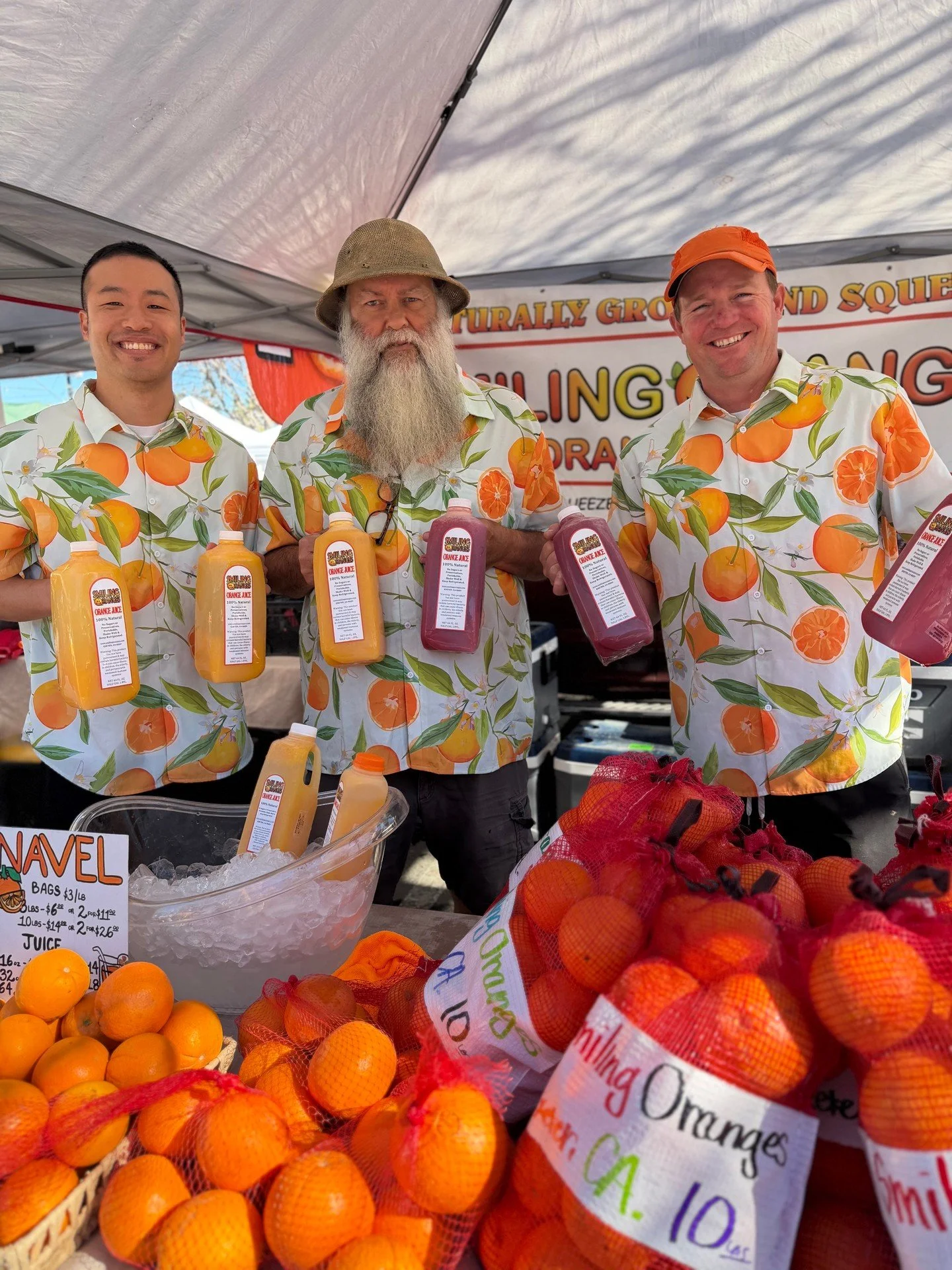 @smilingoranges is new to Daly City Saturday market! if you love freshly squeezed orange 🍊 juice you&rsquo;ll love Smiling Oranges! athey have delicious fresh citrus varieties as well! Make sure to try a sample of their delicious juices. Store bough