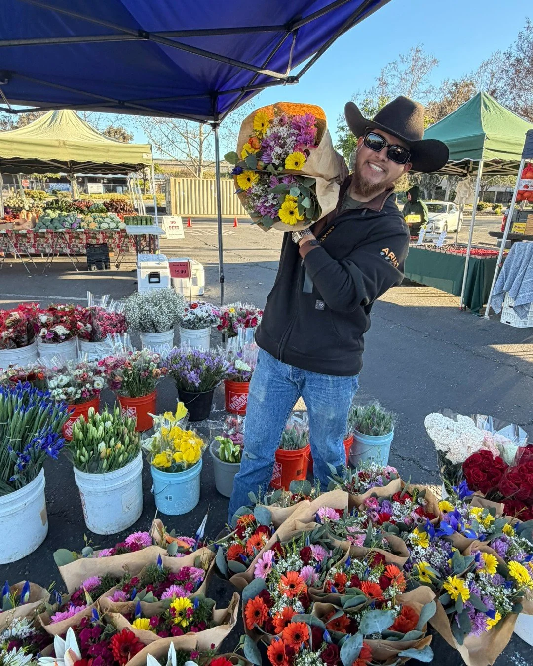 Spring is here and these are a few of our favorite to-dos when the seasons shift!
🌱 Planting Seeds or Starts: This is a wonderful time to start planning your summer garden. Warm weather crops like peppers, tomatoes, corn, beans, and summer squash ar