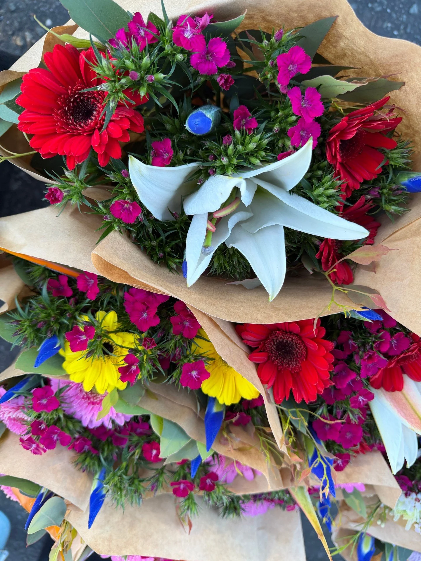 Brighten up a rainy day with freshly cut flowers! A vitamin c boost from Fresh citrus and fresh greens 🥬 and snap peas 🫛 for a seasonal salad at market today!