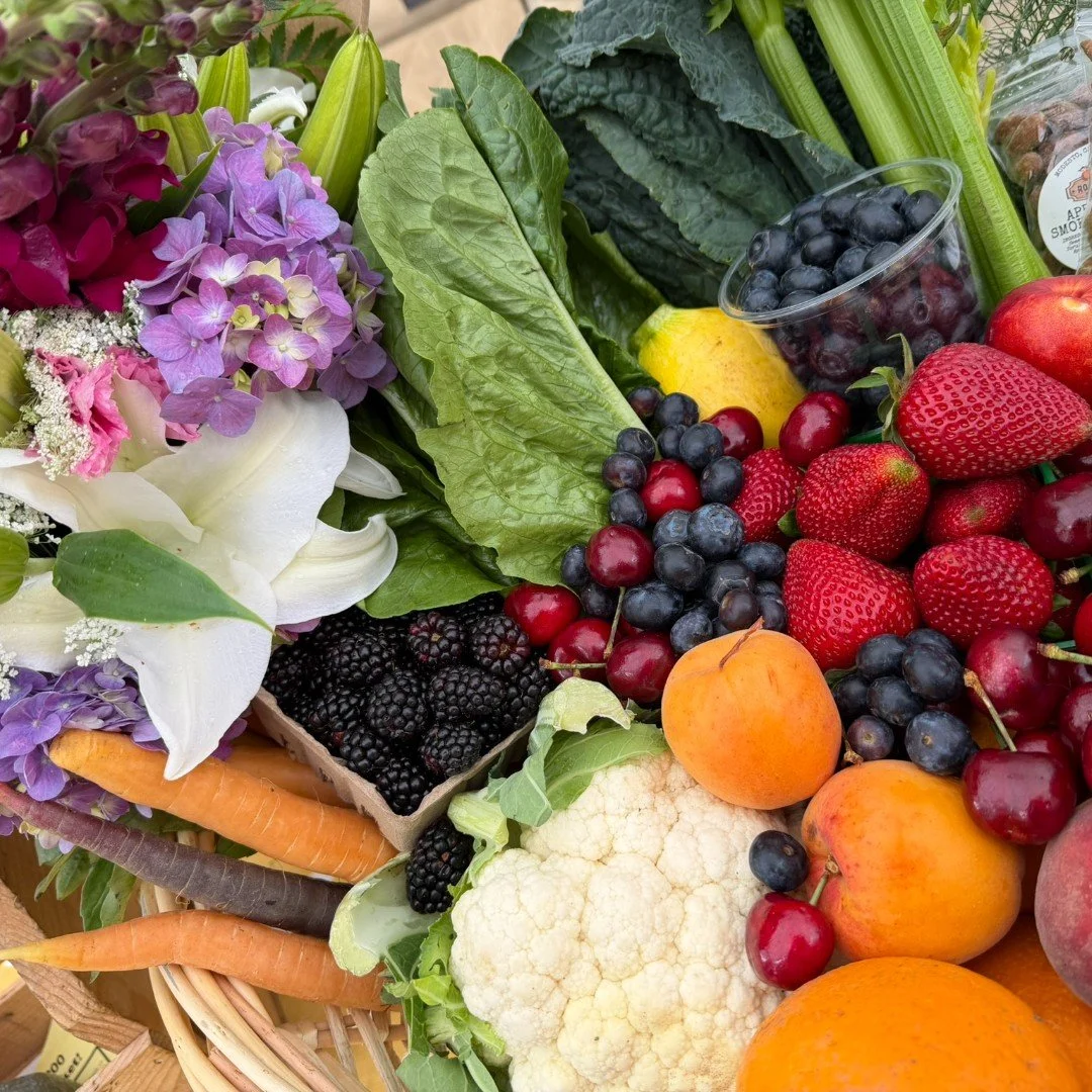 There is something very special about spending time at the farmers' market!  It activates the senses and builds connection with community!  The fresh air, sunshine, the colorful fresh produce, aromatics from the hot food vendors cooking something del
