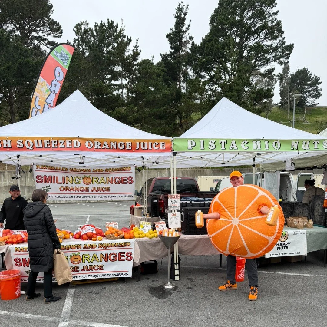 This is a sign to drink more freshly squeezed orange juice!  @smilingoranges is taking it to the next level.  Store bought orange juice doesn't even compare.  Head to market and try a sample for yourself!
.
.
#dalycityfarmersmarket