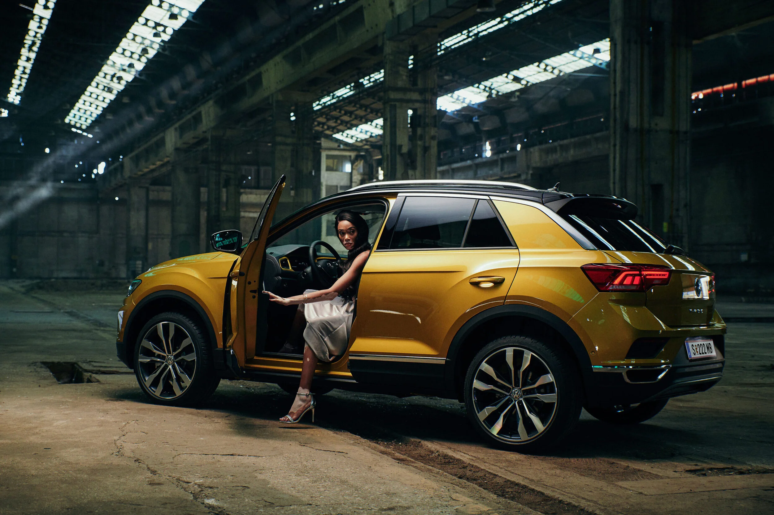 vw-volkswagen-t-roc-gelb-seite-winnie-harlow-2.jpg