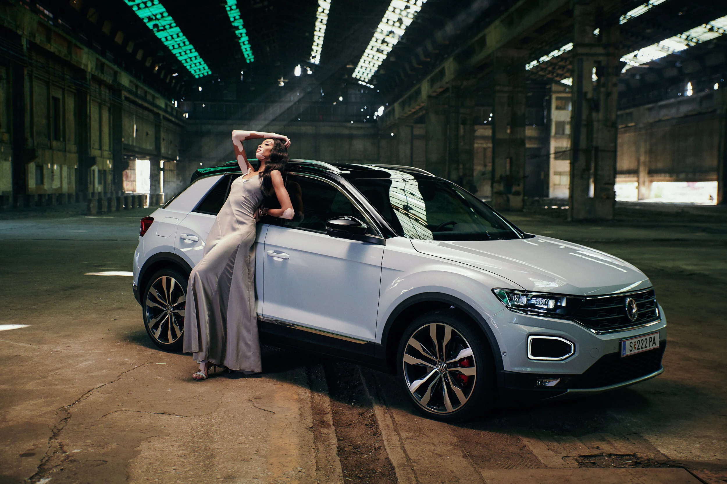 vw-volkswagen-t-roc-weiss-seite-winnie-harlow.jpg