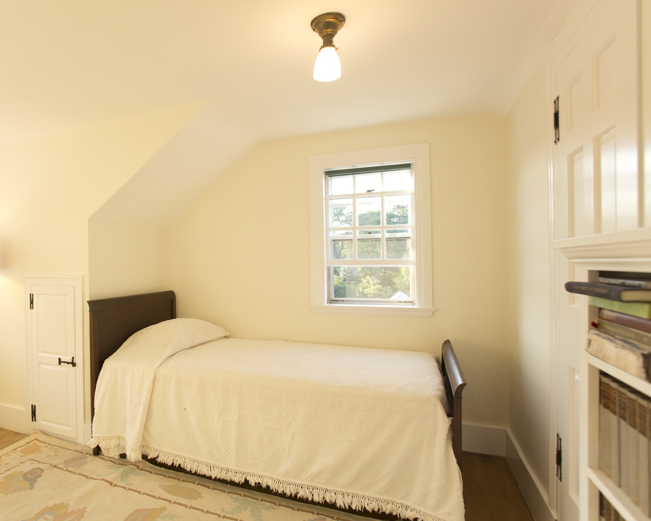 Upstairs Bedroom, Garden View, Shares Master bathroom