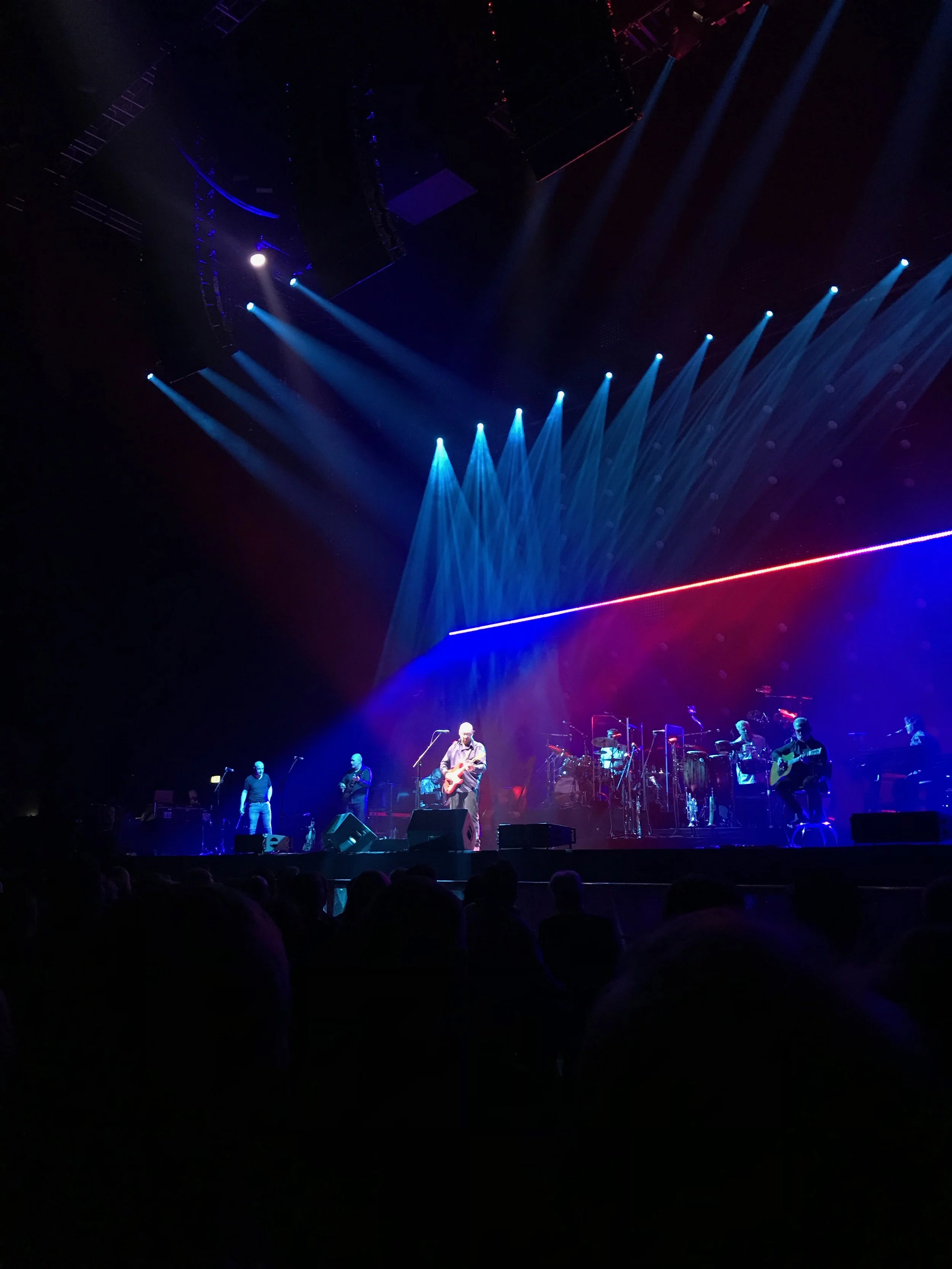 Mark Knopfler getting up under those coloured lights to do his thing..