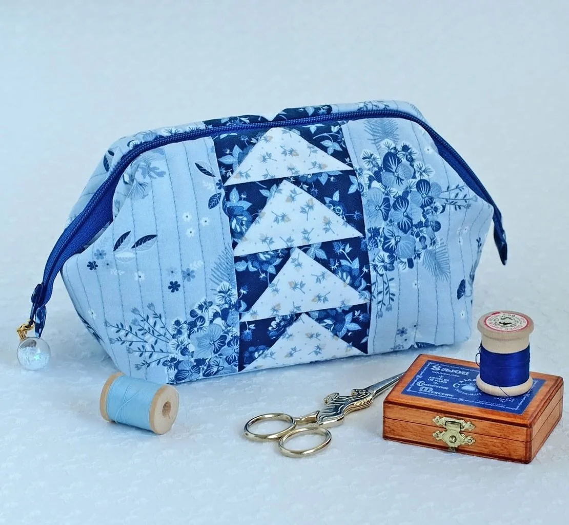 Our classic Flying Geese Pouch is a great pattern for showing your favorite fabrics and the wire frames give it structure and hold it open making it great as a makeup essentials bag! Made by @prettybyhand 

Do you have sewing plans for the weekend? W