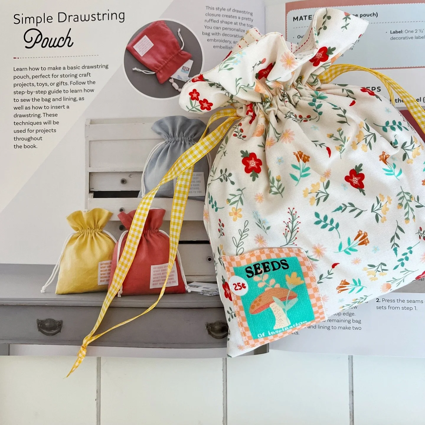 Dori from @redfeedsack made two of the sweetest and simplest (in the best way possible!) projects from our book Sew Drawstring Bags😍 you’ll have to head over to @redfeedsack to see her other one.
Whether you are new to sewing or a pro, this bo