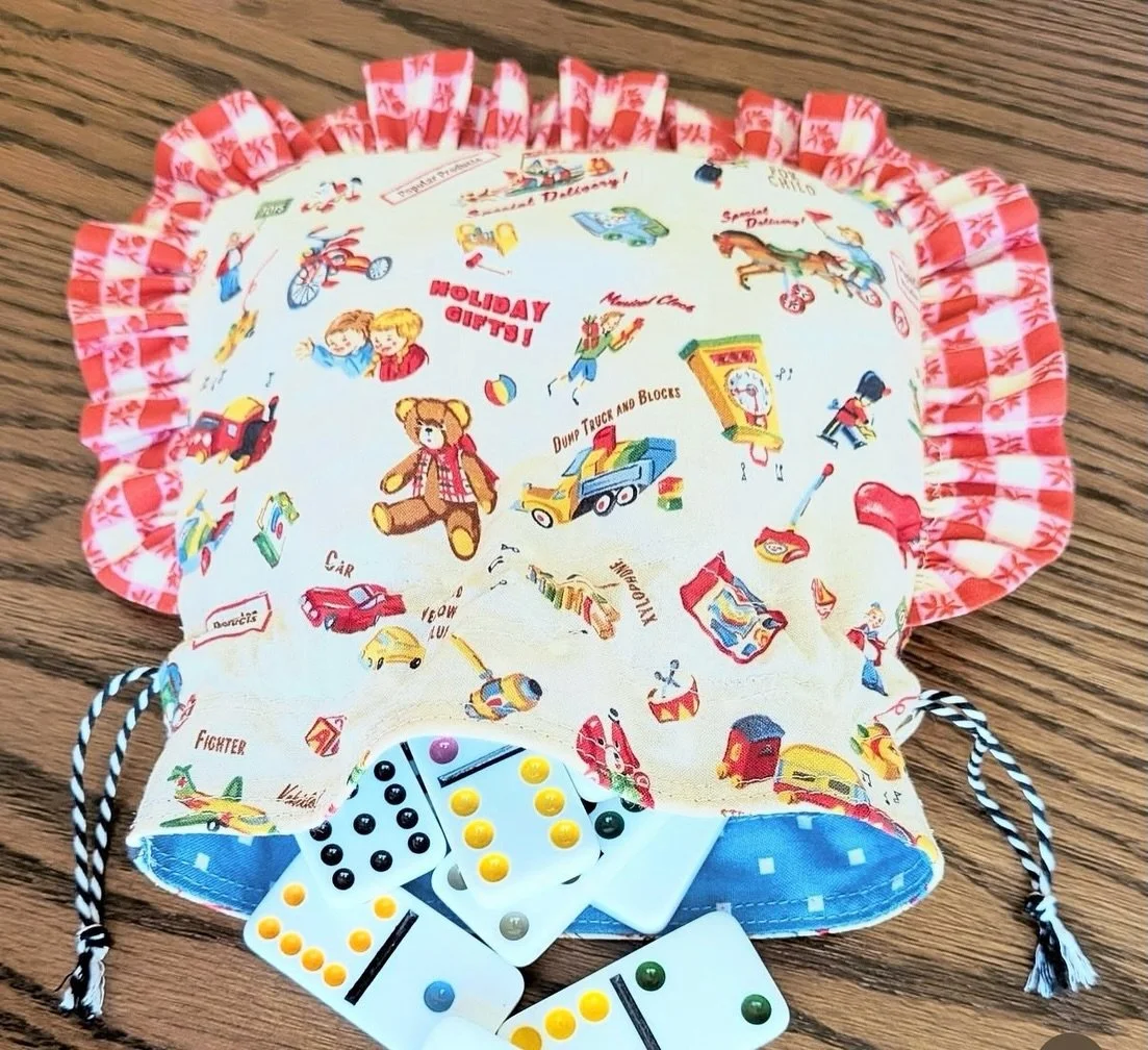 Oh my goodness look how adorable this tiny ruffle bag from @fabricmutt is😍😍😍
Who else has been sewing this weekend🙋&zwj;♀️🙋🙋&zwj;♂️🙋&zwj;♂️🙋🙋&zwj;♀️
Thank you for sharing Heidi!!
.
.
#zakkaworkshop #sewalong #tinysewing #ruffles #sewing