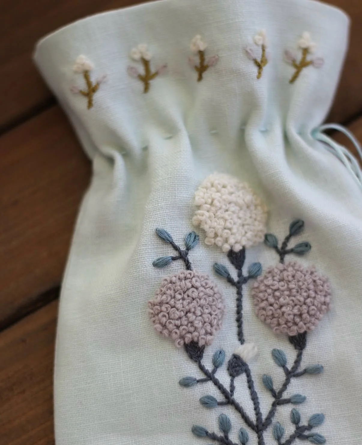 Our friend @amysinibaldi shared some of her hand stitched pieces from over the years and we spotted a couple pieces she made for us😍
One of these is a pattern embroidery kit with hardware included to make a gorgeous clasp purse, the other is one of 