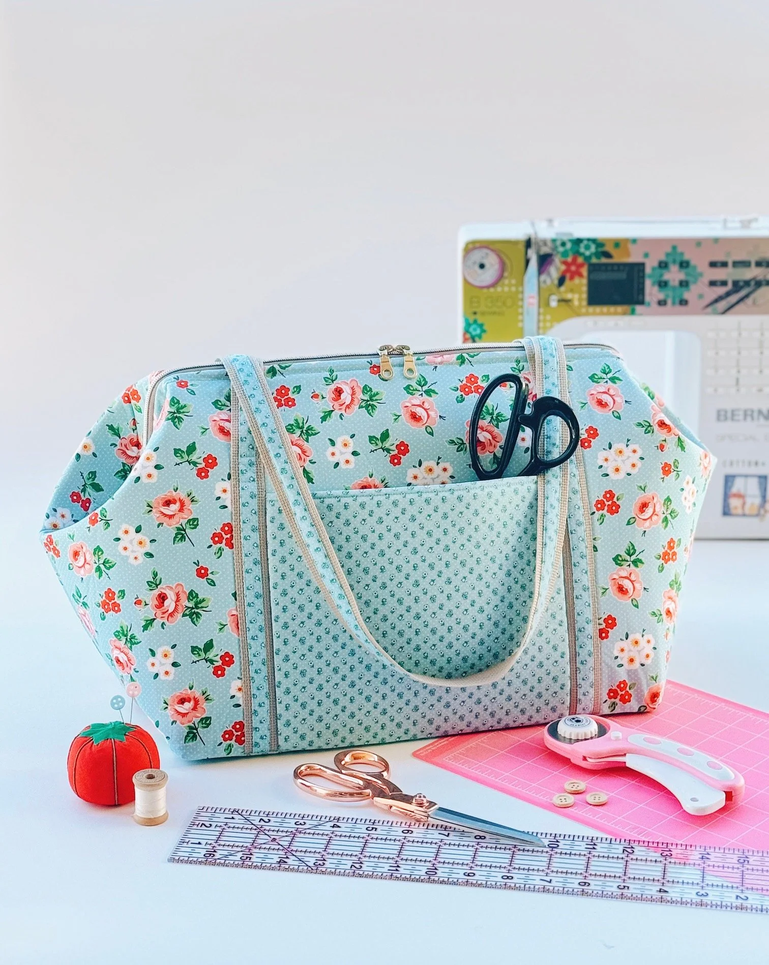 ZW4127 Stylish Sewing Travel Bag Sample.jpg