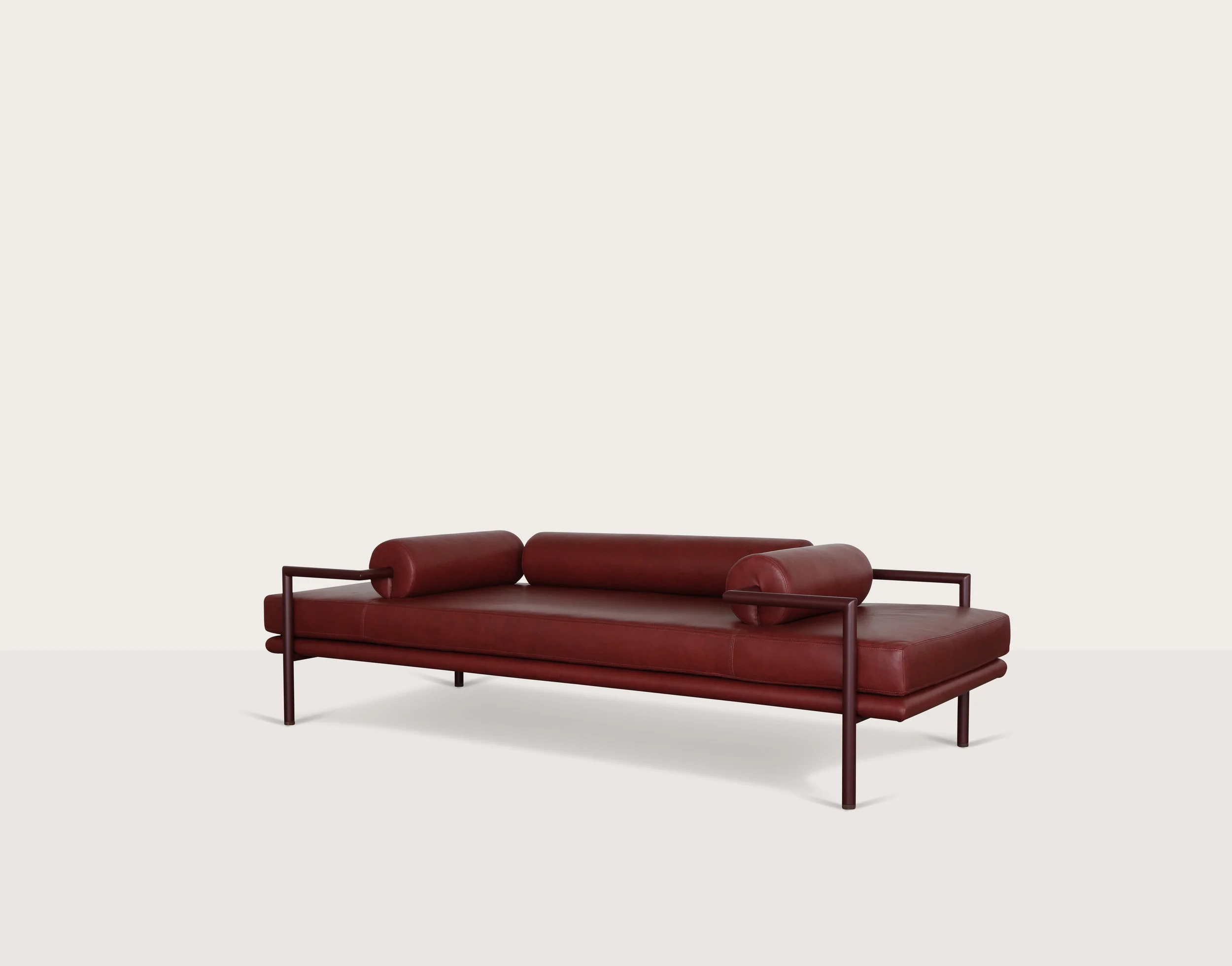 Luteca_JI_Dorcia-Daybed_Red-Leather_FP-W.jpg