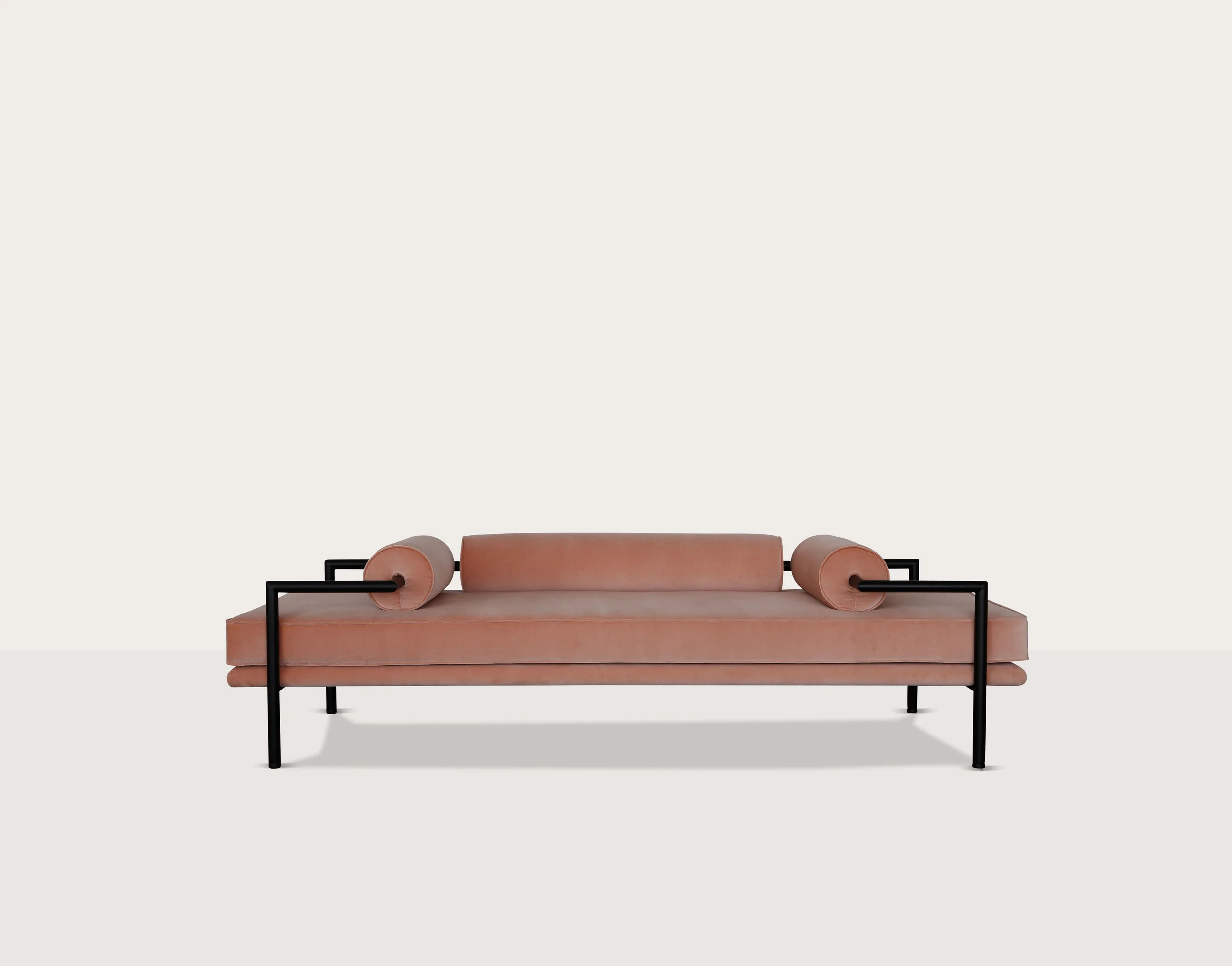 Luteca_JI_Dorcia-Daybed_Powder-Velvet_F-W.jpg