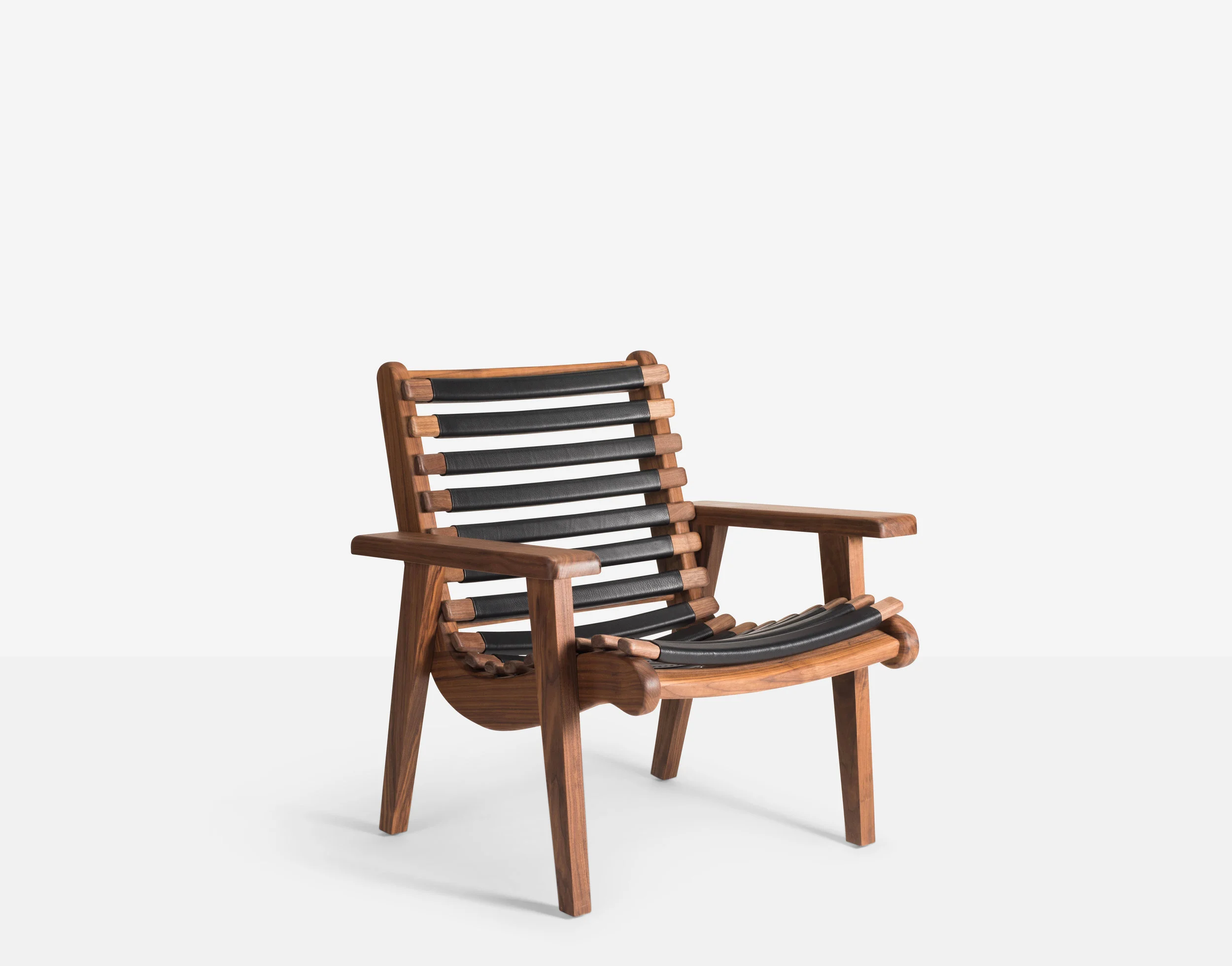 Luteca_MvB_San Miguelito-Armchair_Black-Leather_Walnut_FP-W.jpg