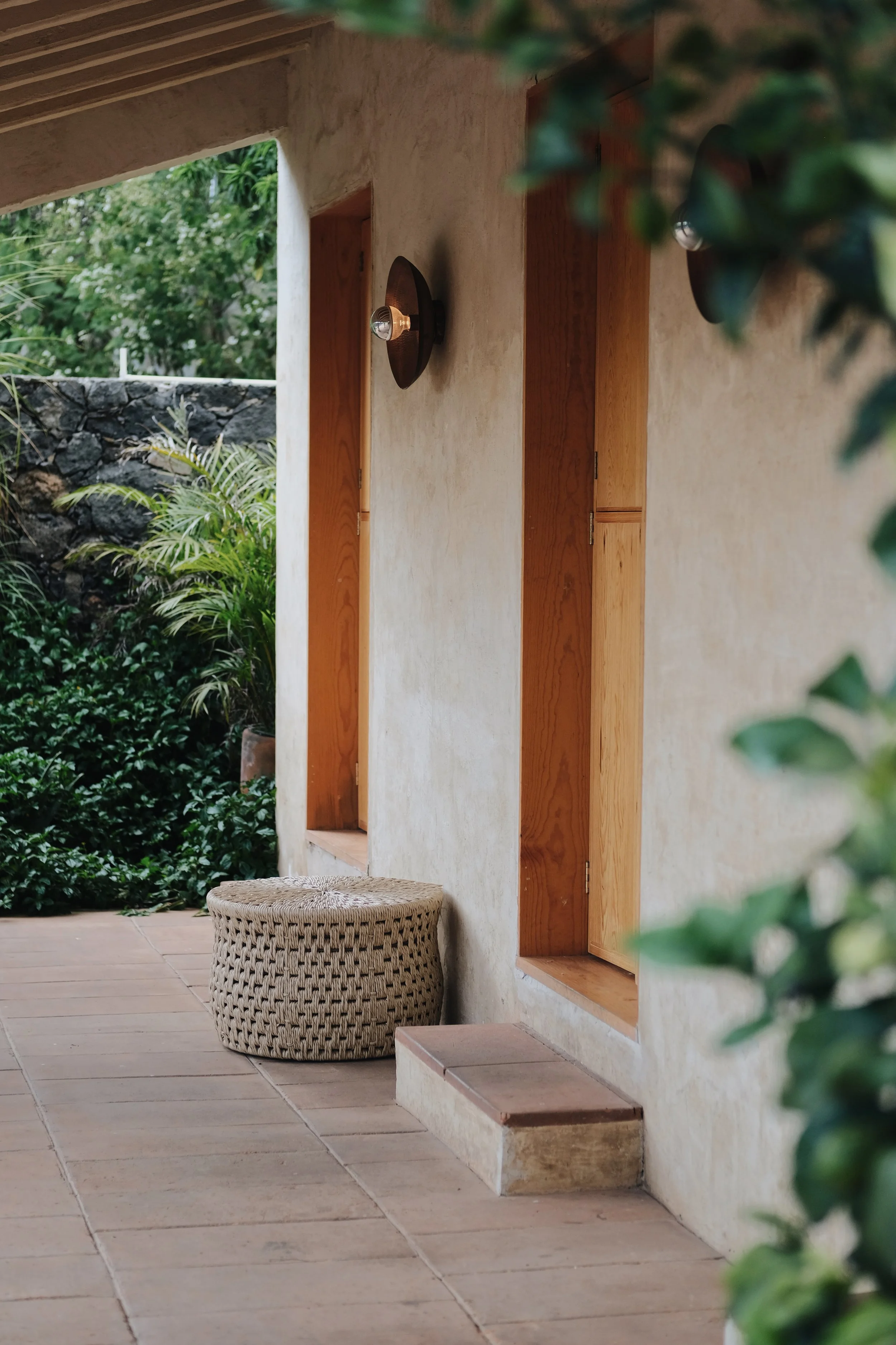 Luteca_Woven Outdoor Large Stool_Twisted Resin-1.jpg