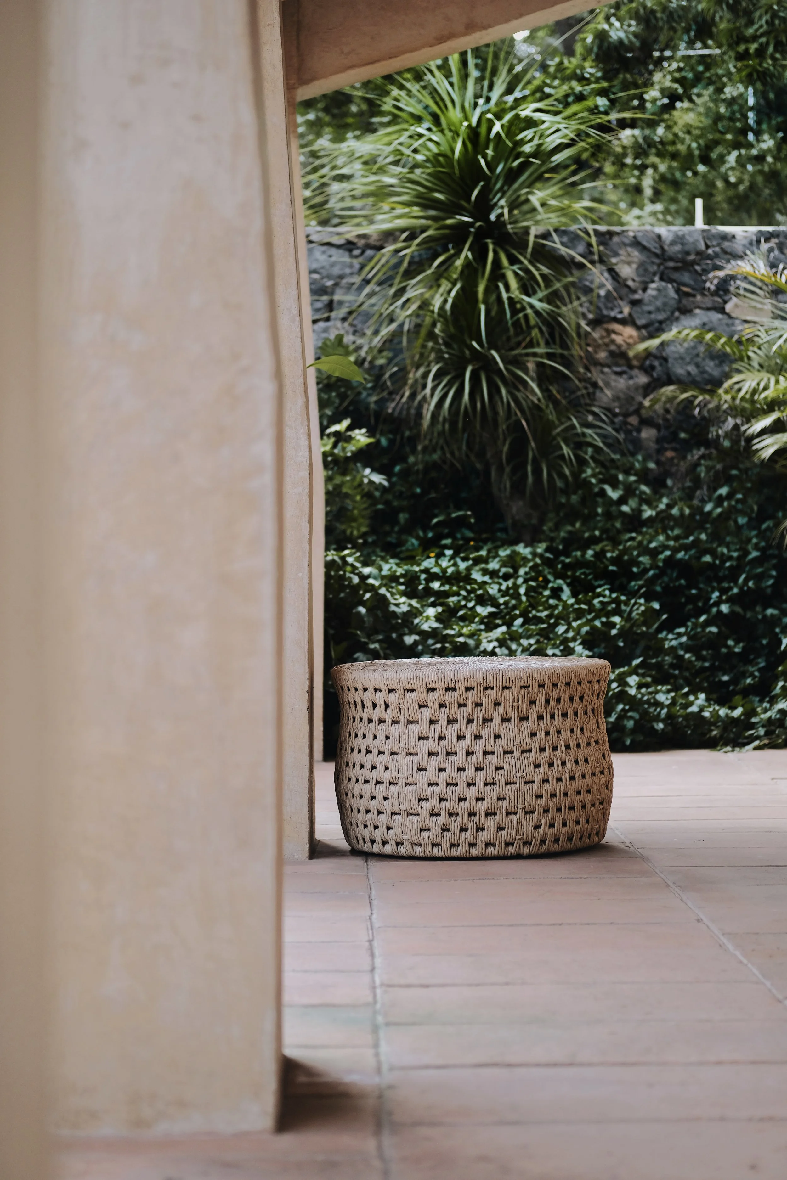 Luteca_Woven Outdoor Large Stool_Twisted Resin-7.jpg