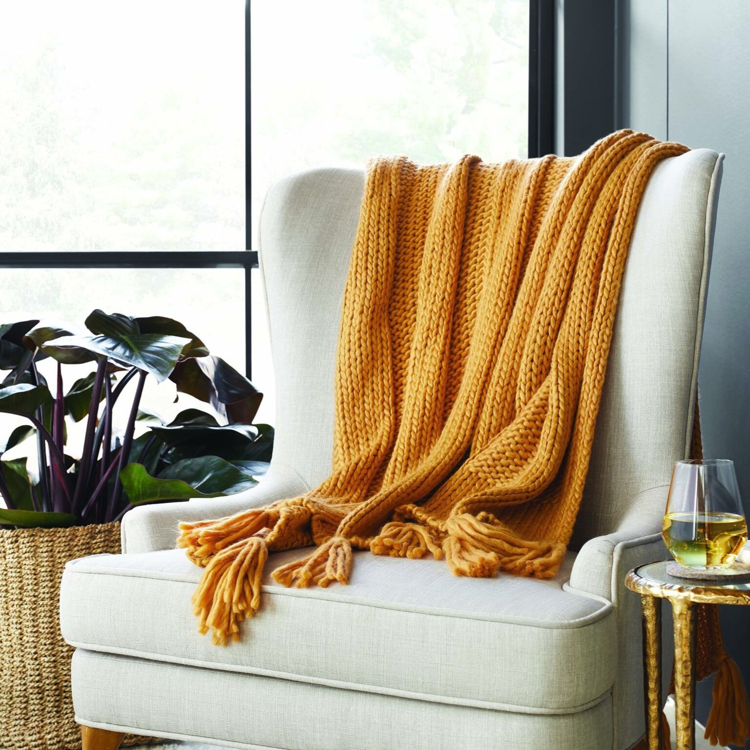 C-001731-01-059_067-10-3122_Chunky+Knit+Stripe+Throw+Blanket+with+Tassels+Gold.jpg