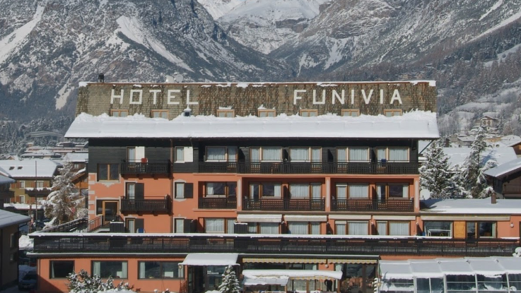 Hotel Funivia only 100m from the gondola! 