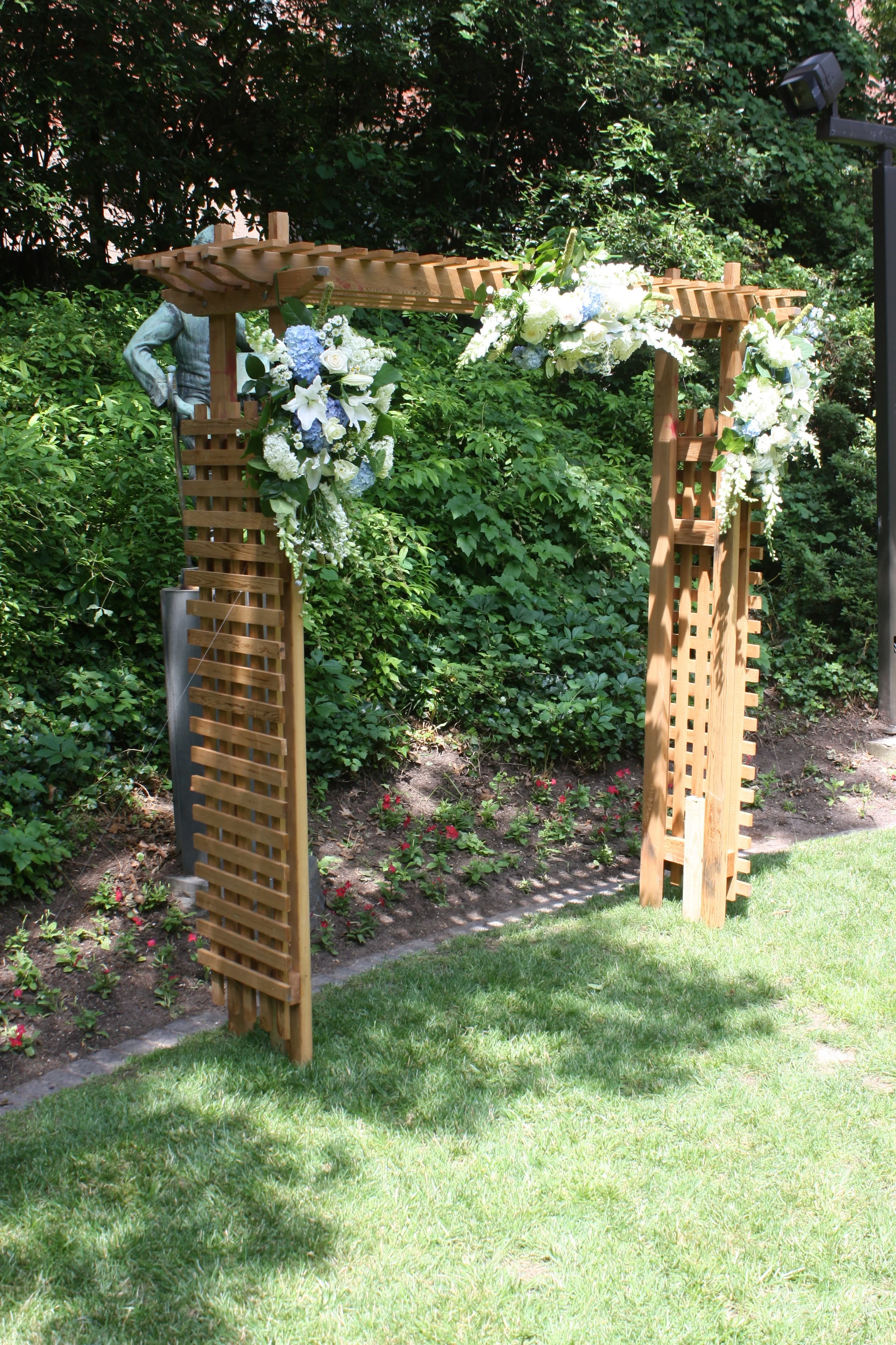 Cedar Arch with 3 bouquets.jpg