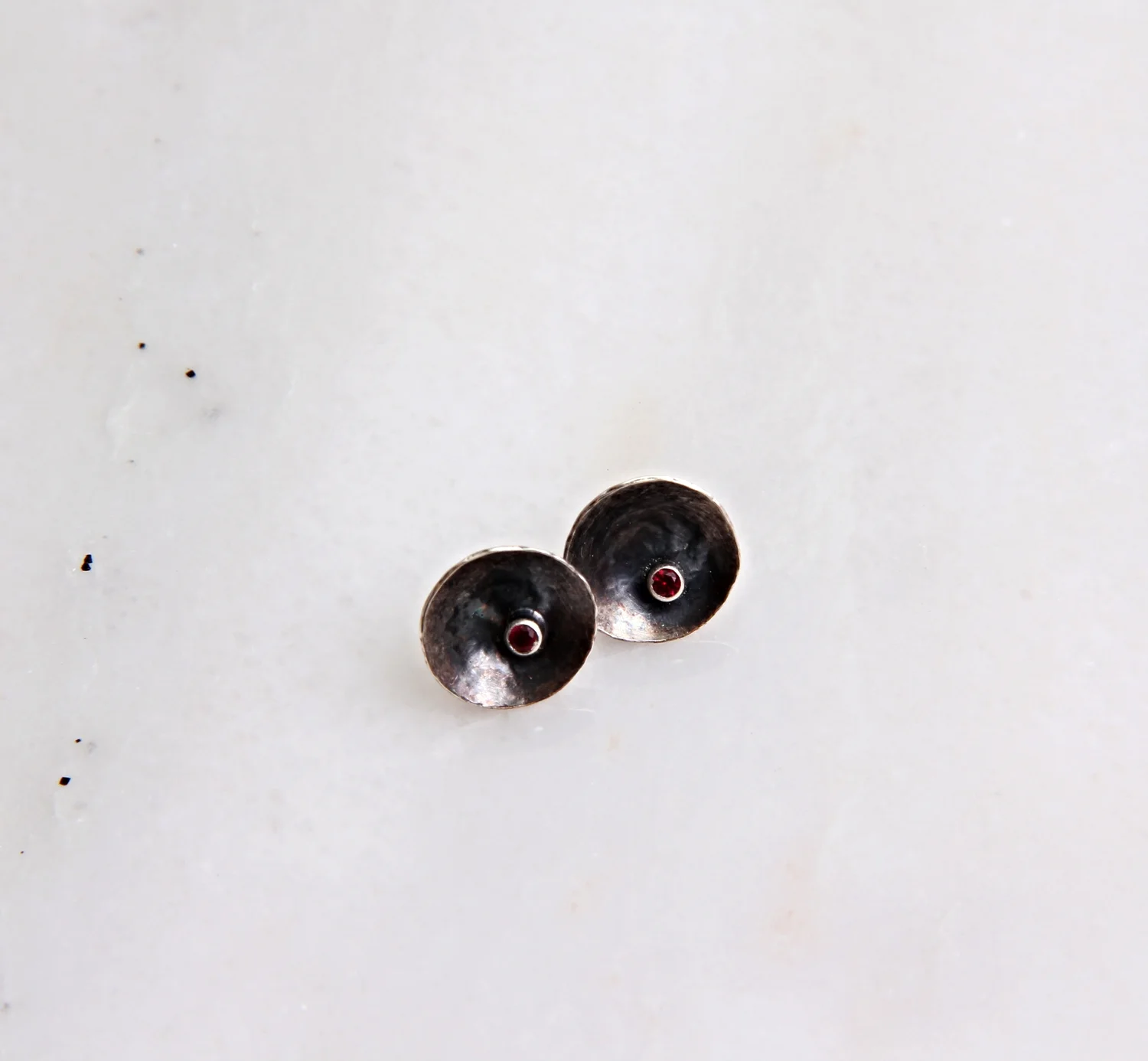 Simple stud earrings 