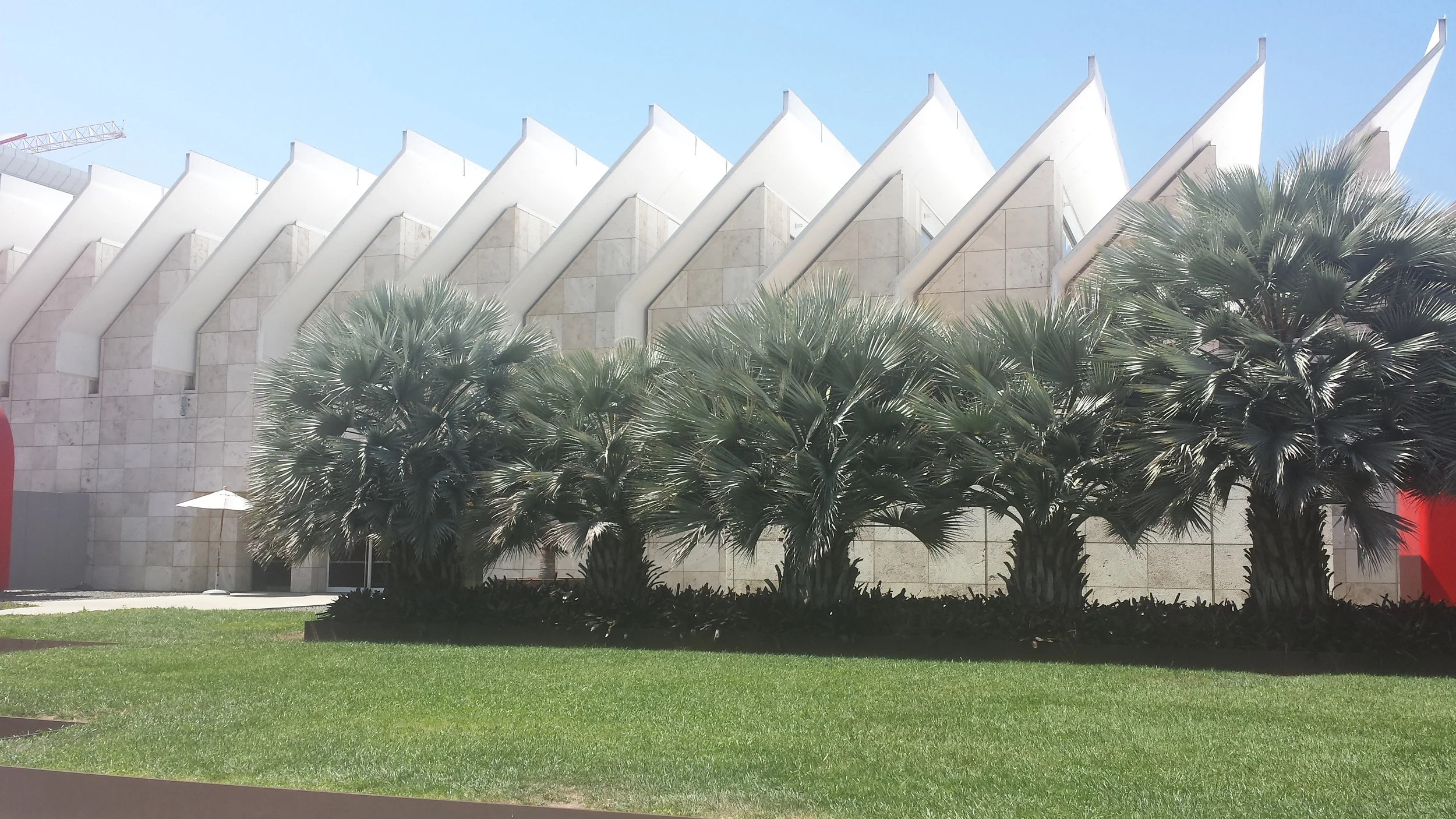 this is one of the building attached to LACMA - I did not&nbsp;get a chance to go in but the space is cool&nbsp;