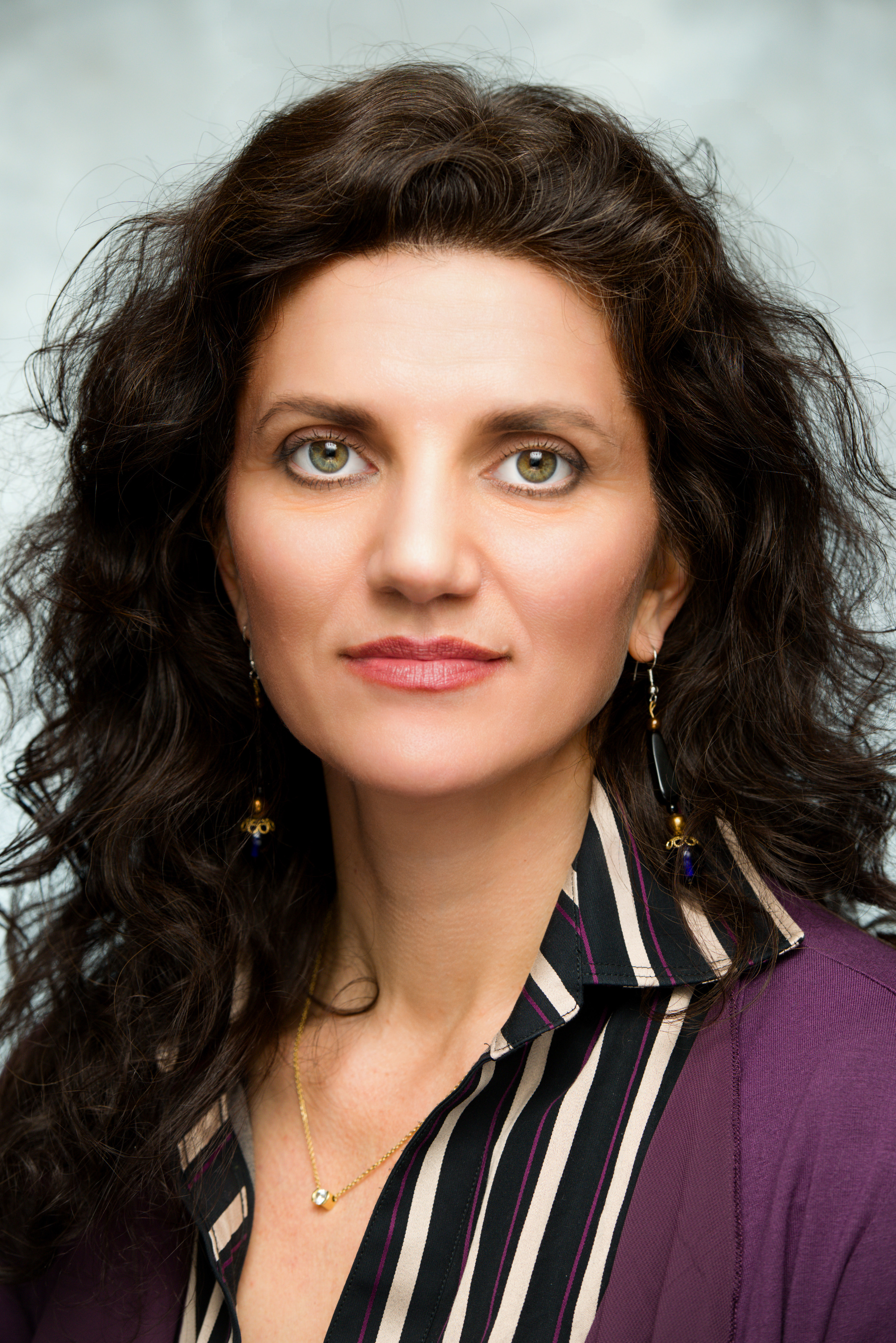 Kim Ronzoni is an experienced foodie with a unique palette and a professional background. She specializes in recipe development, culinary instruction, food consultation, food demonstrations, catering, food styling for photography.