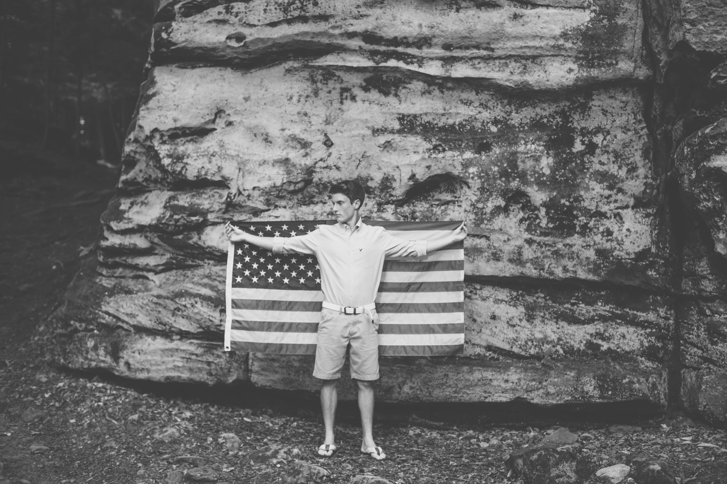 senior session with flag