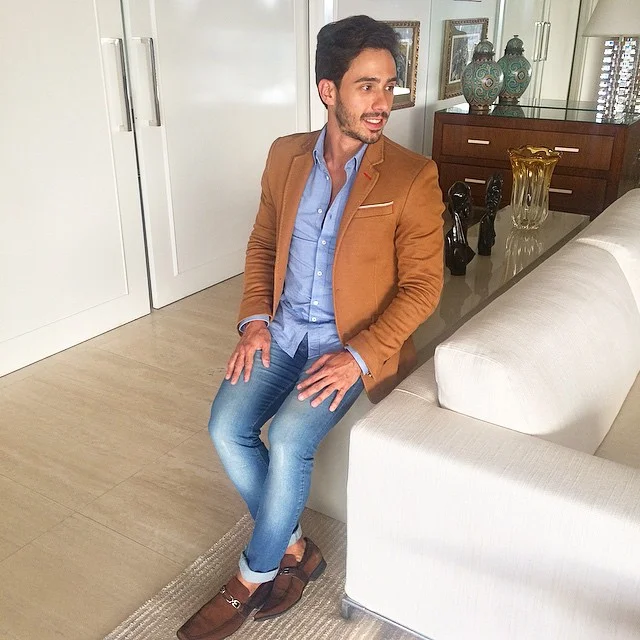 {Look of the day} 😻🔝✌🏻️ - Compus o look de hoje com cores quentes e frias (AMO) 💙 + camelo!! Cal&ccedil;a by @filiperussooficial, shirt &amp; blazer @zara_worldwide e 👞 by @shoestock. Essa composi&ccedil;&atilde;o de looks, mais casual, &eacute;