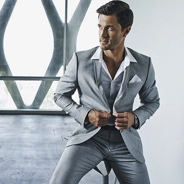 Morning guys💫✨🙏🏻
Cinza/mescla sem sombra de d&uacute;vidas &eacute; uma das cores mais chics! Amo look all grey!!
E o melhor &eacute; que ela pode (e deve) ser coordenada com qualquer outra, por ser neutra. Isso significa que a harmonia visual ent