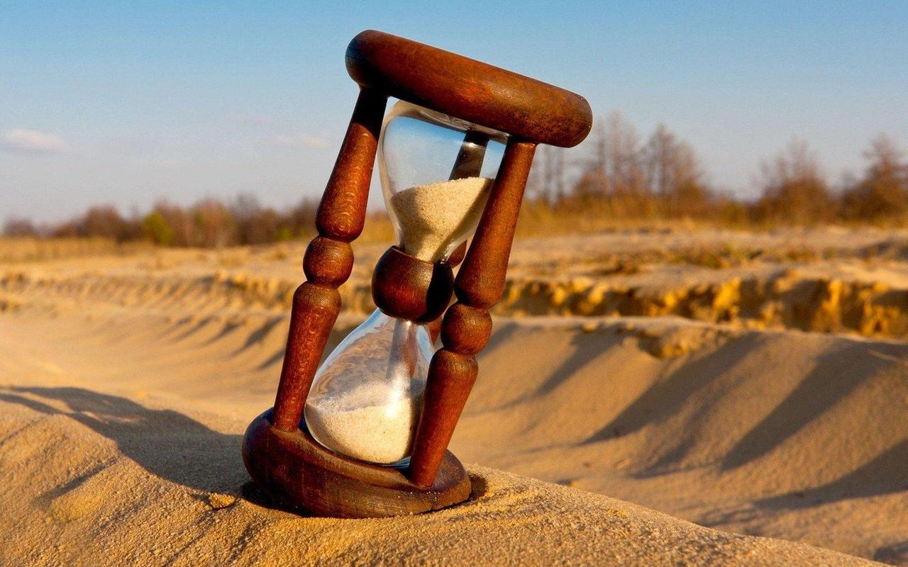 https://apkpure.com/sand-clock-live-wallpaper/com.TechnoApps.Sand22