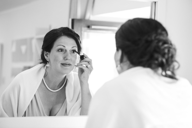 Boho Cornwall bride at Mirror.jpg