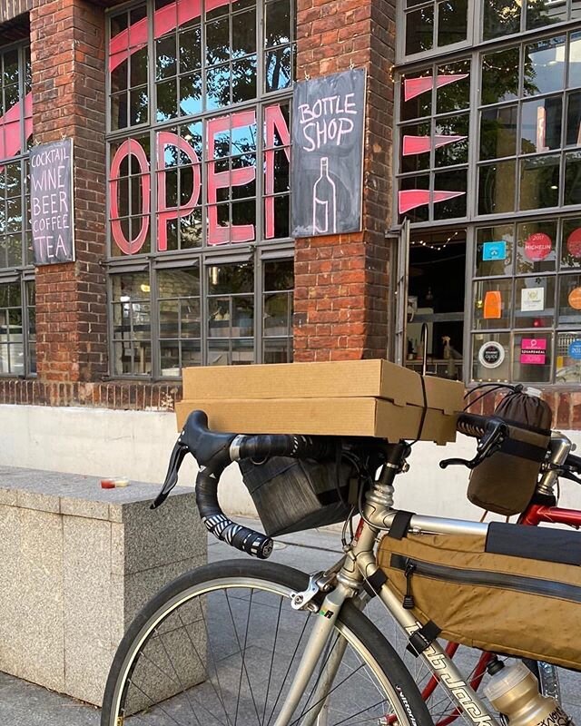 @8and2 had the right idea yesterday. Click &amp; collect then ride the pizza home (or to a park) for devouring :) #lardolondon #clickandcollect #hackney #londonfields
