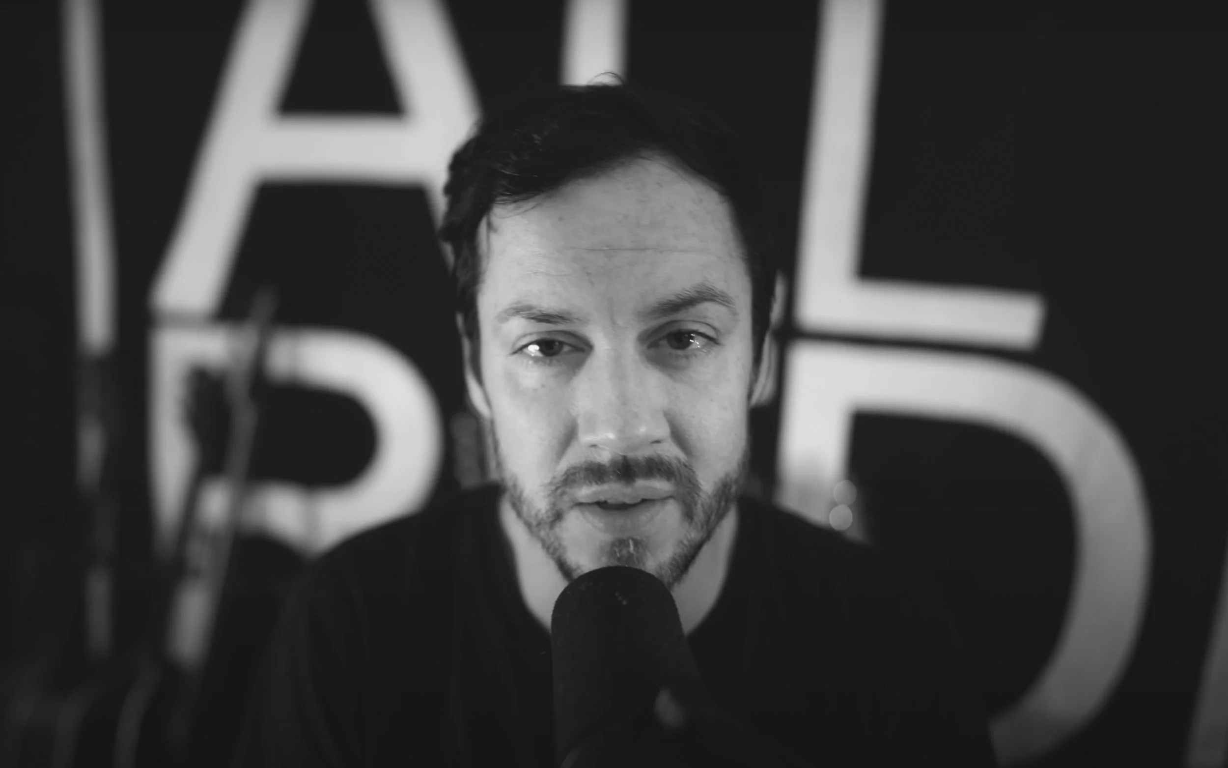 JOHNALLREDGLYCERIE.jpg