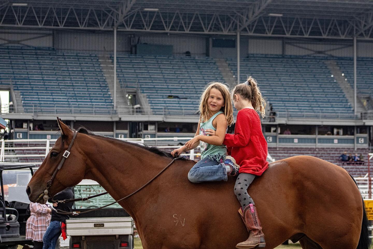 Long live cowgirls.

📸: @tracey.brown.photography 

#strathmorestampede