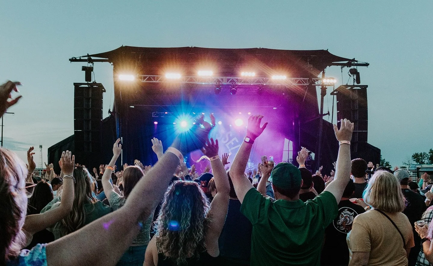 🚨12 Days of Giveaways&mdash;Day 8🚨

It may be a Monday, but Day 8 is a good one! We are giving away 4 Dirt tickets for the 2026 Cowboy Town Concert with headliner Owen Riegling!🤠🎶🎫

To enter (Same rules every day):
❤️Like the daily giveaway post