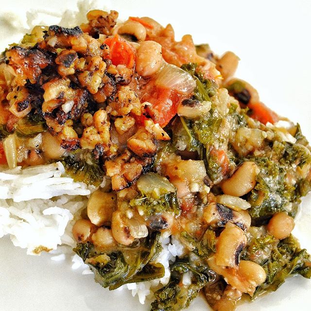Kemba&rsquo;s Stew! 🍛 A hearty Black Eyed Pea and Kale Stew w Smoked Tempeh over Steamed Jasmine Rice! Fall is upon us-enjoy🍂🍁 Contact info in bio 👩🏾&zwj;🍳 #vegan #plantbased #vegansofig #losangeles #veganlosangeles #whatveganseat #socal #black