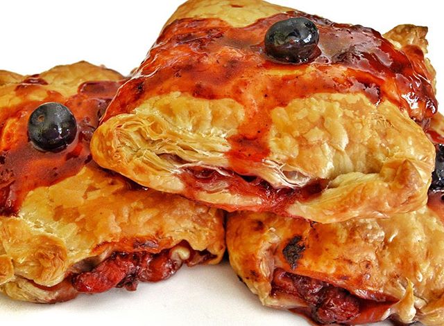 Very Berry Hand Pies w Bing Cherry Reduction!🍒 The perfect mix of naturally sweet blueberries, strawberries and cherries wrapped in flaky goodness is an *excellent* way to start your day! Contact info in bio 👩🏾&zwj;🍳 #vegan #plantbased #vegansofi