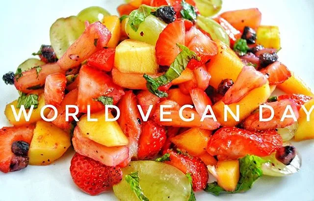 Happy 🌍World Vegan Day! 🌱Minted Fruit Salad in celebration of all of the delicious, plant-based dishes available from Kemba’s Kitchen and worldwide! Contact info in bio 👩🏾🍳#worldveganday #vegan #plantbased #whatveganseat #vegansofig #veganlosangeles #losangeles #socal #fruitsalad #fruitarian #fruit #berries #kembaskitchen