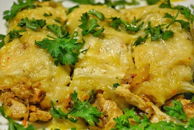 Election Enchiladas!🗳 (Green Chile Chickn Enchiladas) The anxiety of the nationwide elections means an active culinary spirit!😬 These are always a crowd favorite and perfect to sway those disbelievers into enthusiasts. Contact info in bio.👩🏾🍳 #kembaskitchen #vegan #plantbased #greenchilechickenenchiladas #meatless #seitan #election2018 #socal #veganlosangeles #FloridaFloridaFlorida#CaliVoter #losangeles #whatveganseat #vegansofinstagram #vegansofig #enchiladas