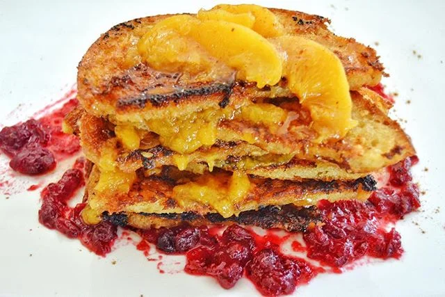 Peach and Cranberry French Toast Stack! This is so buttery and delicious it’s addictive. Golden stacks of happiness to start your day off right🤩Contact info in bio 👩🏾🍳#vegan #plantbased #kembaskitchen #veganlosangeles #frenchtoast #breakfast #brunch #vegansofig #vegansofinstagram #peaches #cranberries #seasonal #holidays #veganbreakfast #treatyoself #veganchef