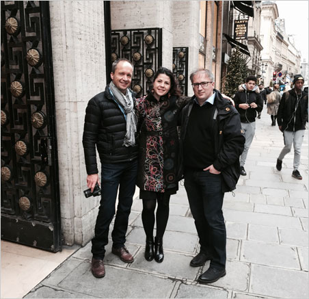 Triade n ° 1. From left, Alan Hart, Raquel Alonso-Perez and Patrick Dreher window-shop with Bill on the Place Vendôme. (Photo: Bill Larson)