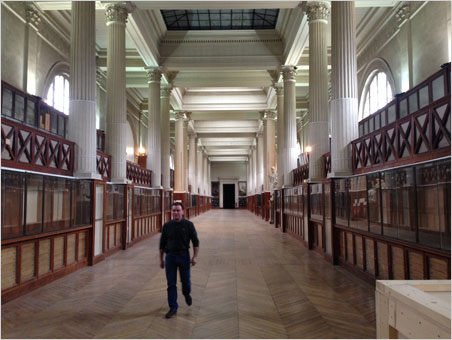 Hall. Even when the Galerie de Minéralogie et de Géologie is not playing host to champagne-supping receptioneers, it has a stately presence. (Photo: Bill Larson)