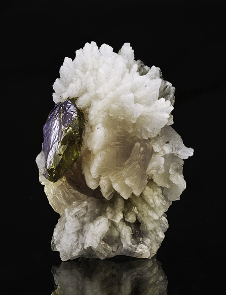 Tanzanite parasite? Prehnite and tanzanite from Merelani, Tanzania, 5.5 x 4 x 4 cm. Price available upon request. (Photo: Mia Dixon)